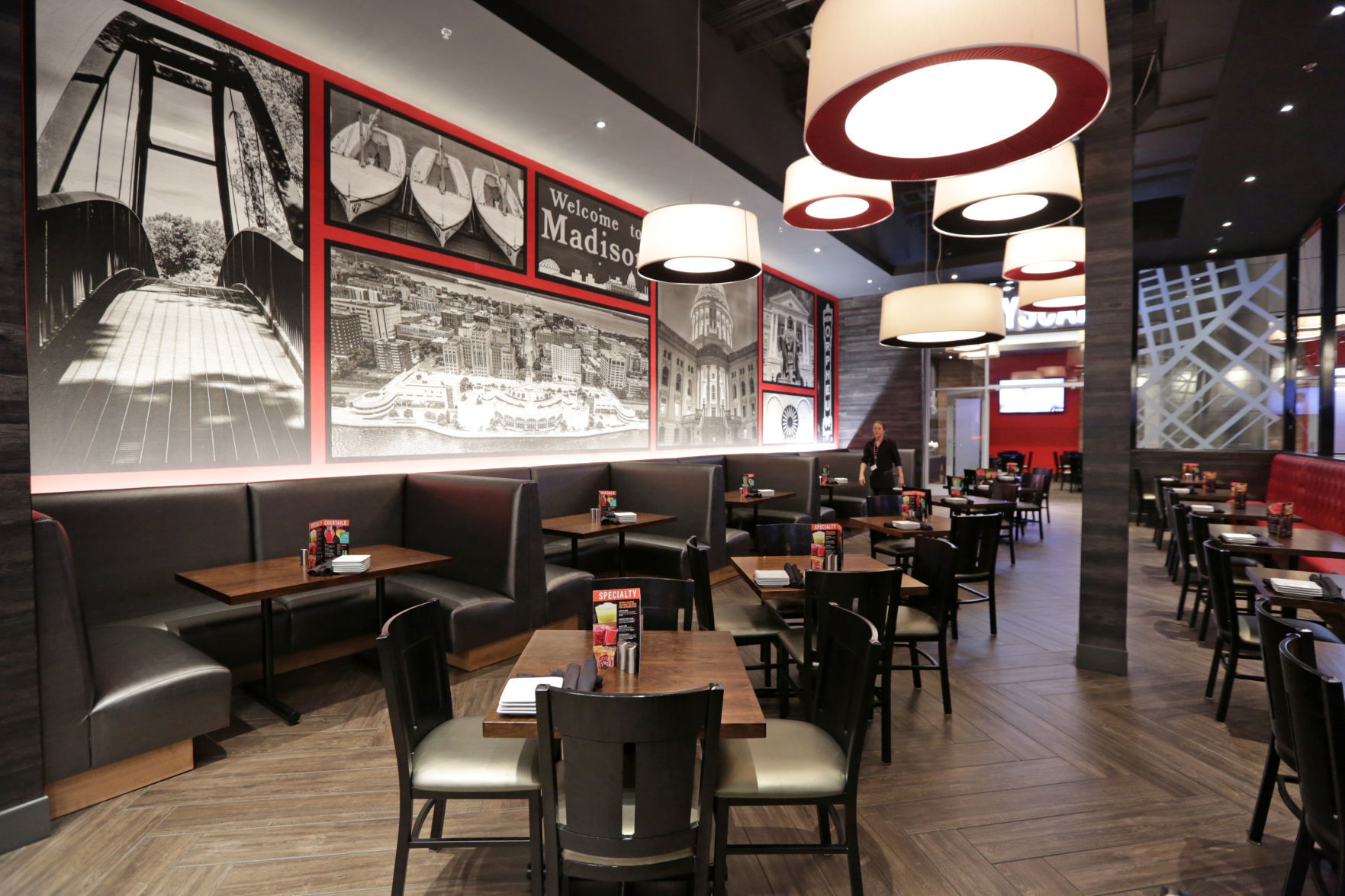 Dave & Buster's dining room